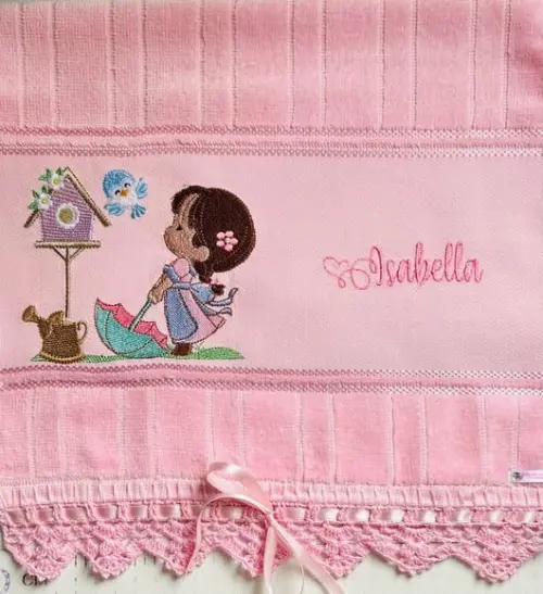 Toalha Bordada Menina E O Guarda Chuva
