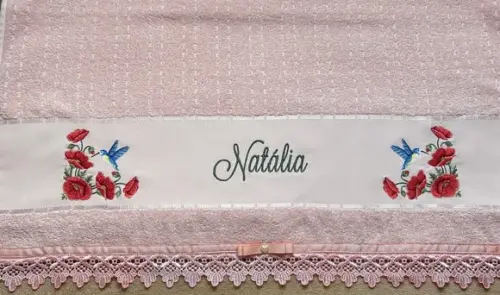 Toalha de Banho Bordada Feminina Beija Flor