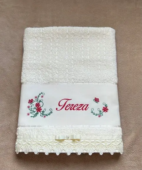 Toalha de Banho Bordada Feminina Floral