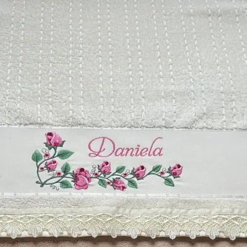 Toalha de Banho Bordada Rosas