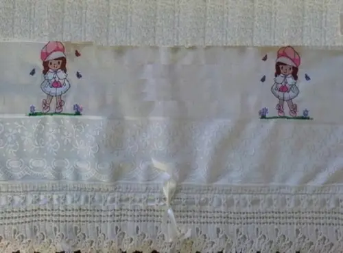 Toalha de Banho Infantil Bordada Menina