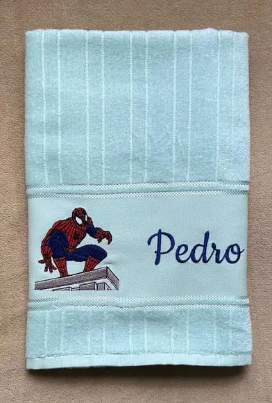 Toalha de Banho Infantil Bordada Menino