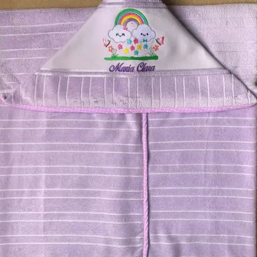 Toalha de Banho Infantil com Capuz Bordada Chuva de Amor