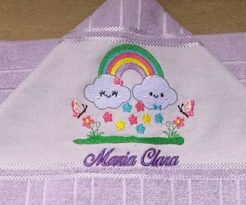 Toalha de Banho Infantil com Capuz Bordada Chuva de Amor