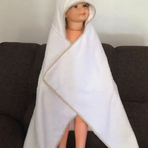 Toalha de Banho Infantil com Capuz Bordada Chuva de Amor