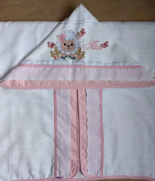 Toalha de Banho Infantil Ovelhinha e Borboletas