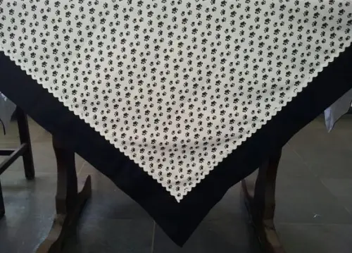 Toalha de Mesa Quadrada com Barrado