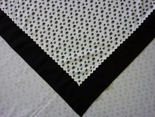 Toalha de Mesa Quadrada com Barrado