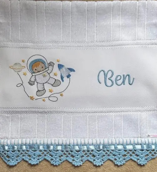 Toalhinha Bordada Astronauta
