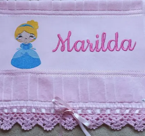 Toalhinha Bordada Princesa