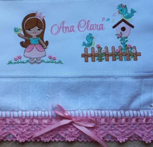 Toalhinha Bordada Princesinha