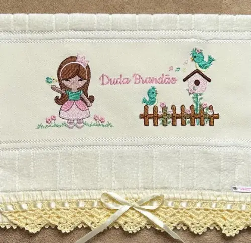 Toalhinha Bordada Princesinha