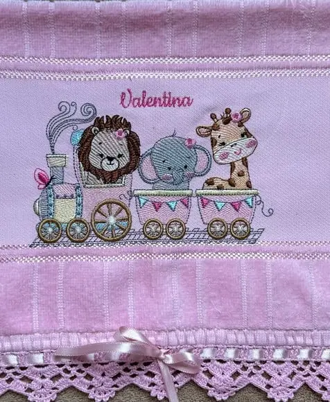 Toalhinha Bordada Safari no Trem para Menina