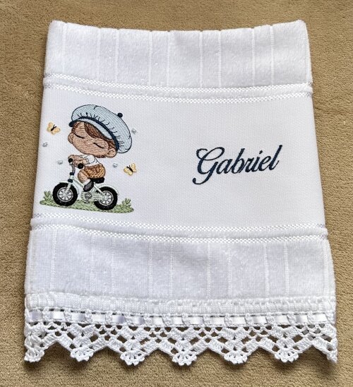 Toalhinha Bordada menino na bicicleta