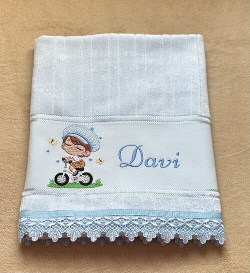 Toalha de Banho Infantil Menino na Bicicleta