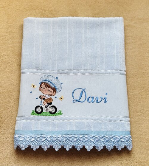 Toalha de Banho Infantil Menino na Bicicleta
