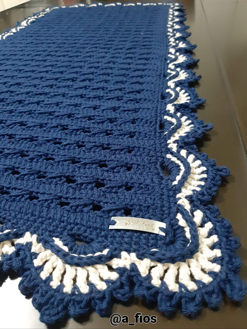 Trilho de Mesa em Crochê Azul Marinho c/ Natural