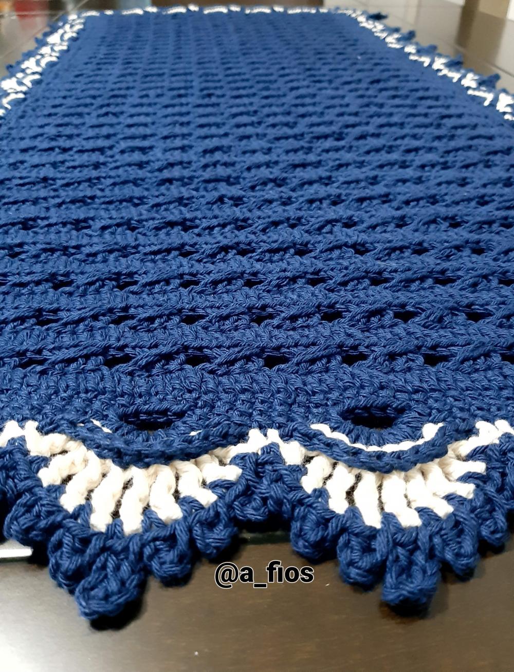 Trilho de Mesa em Crochê Azul Marinho c/ Natural