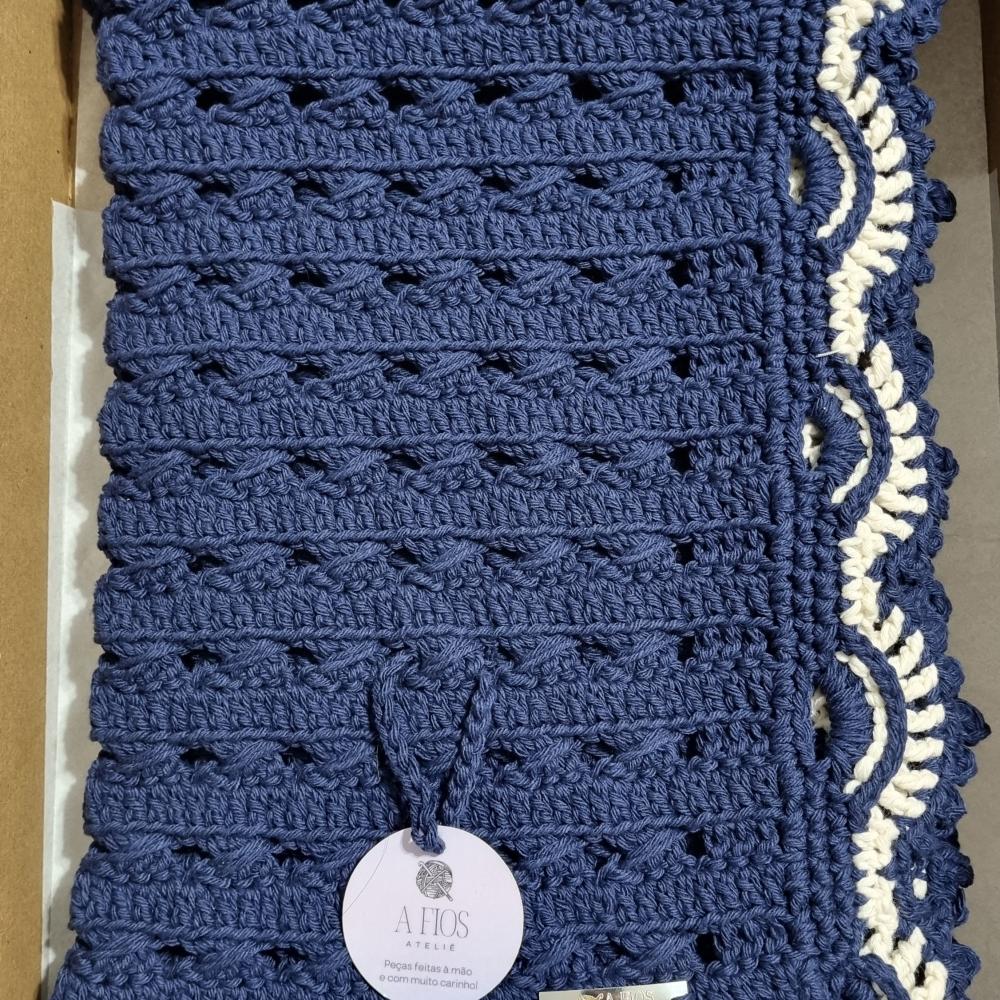 Trilho de Mesa em Crochê Azul Marinho c/ Natural