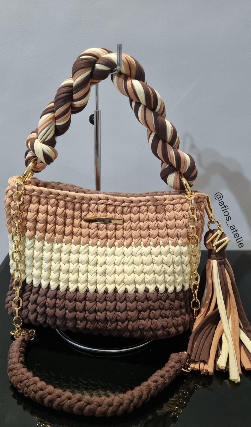Bolsa Glamour em Crochê com Chaveiro Personalizado