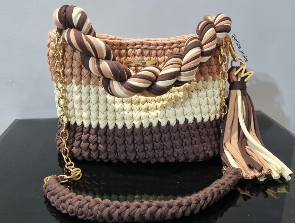 Bolsa Glamour em Crochê com Chaveiro Personalizado