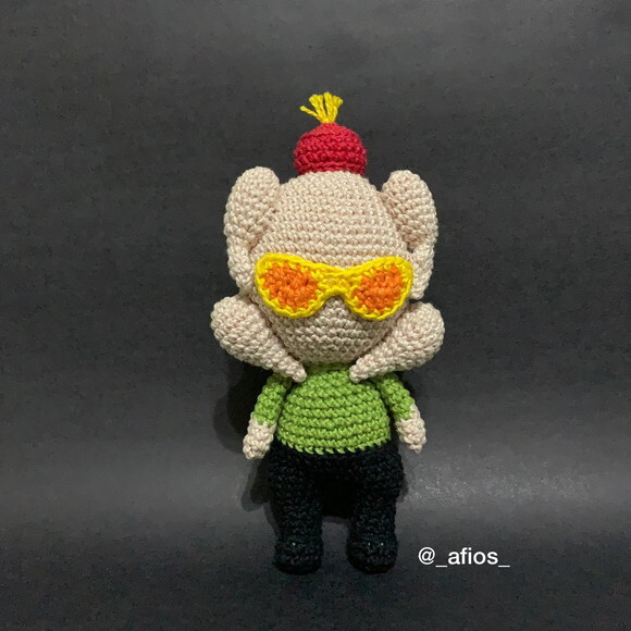 Amigurumi Monica Geller (frango na Cabeça) - Friends