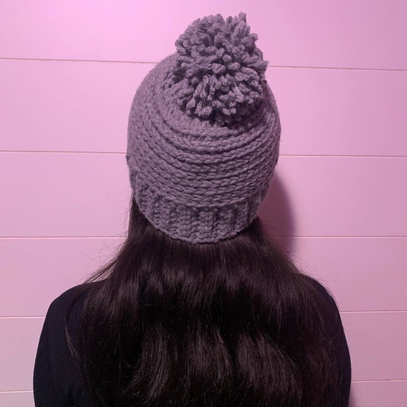 Gorro com Pompom Crochê