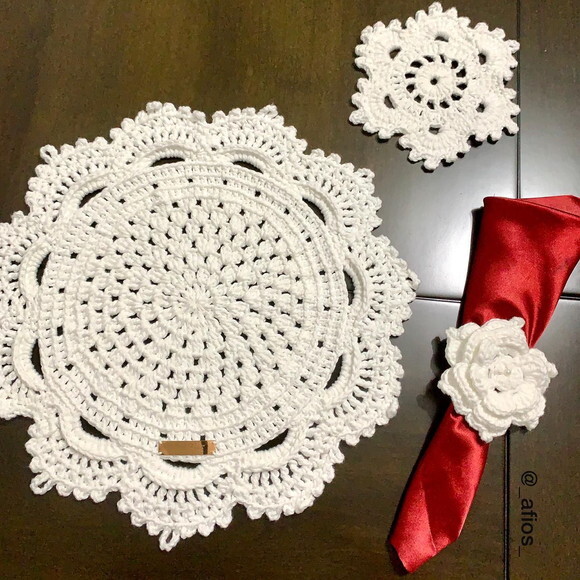 Sousplat em Crochet C/porta Copo+porta Guardanapo
