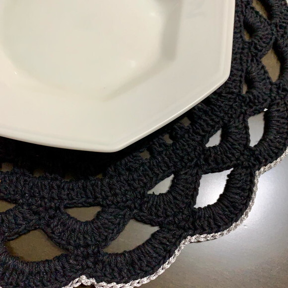Sousplat Encanto Preto (jogo Americano) em Crochê