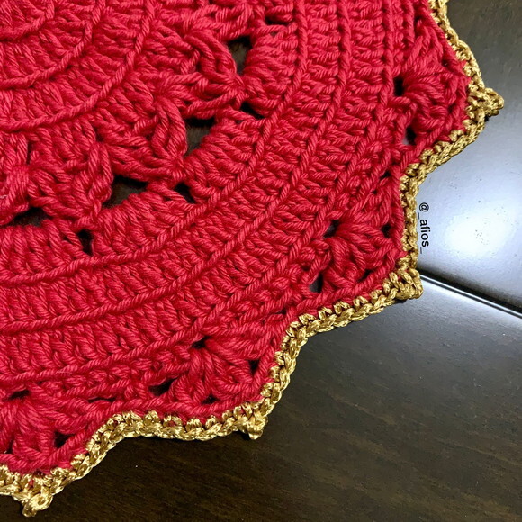 Sousplat Vermelho com Dourado (jogo Americano) em Crochê