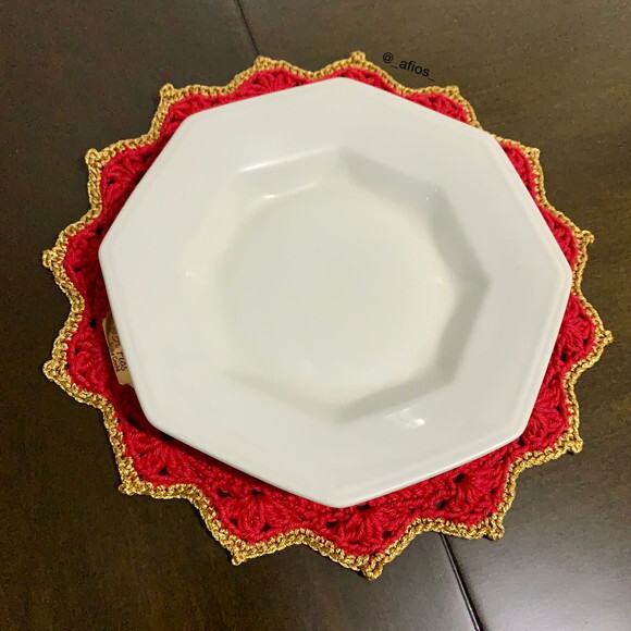 Sousplat Vermelho com Dourado (jogo Americano) em Crochê