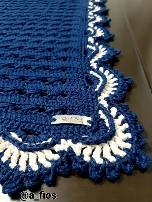 Trilho de Mesa em Crochê Azul Marinho c/ Natural