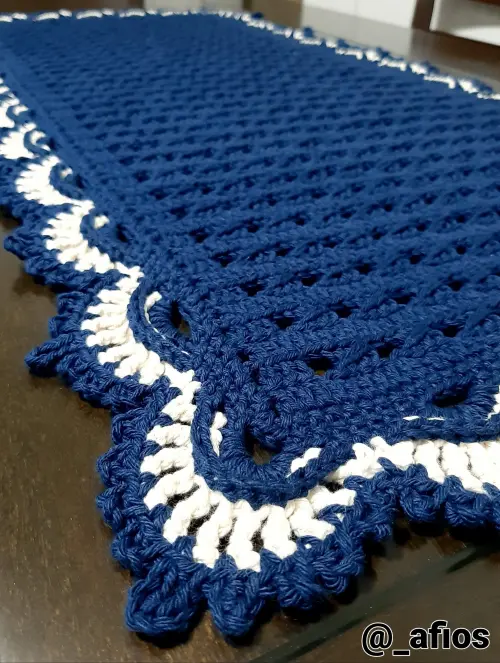 Trilho de Mesa em Crochê Azul Marinho c/ Natural