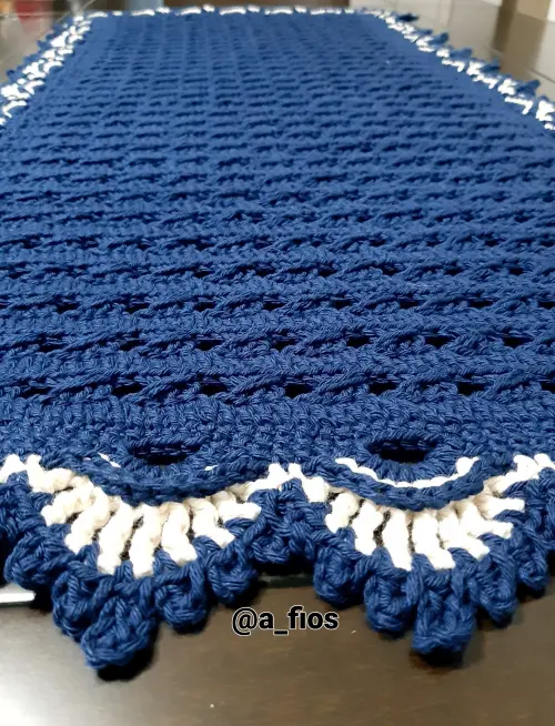 Trilho de Mesa em Crochê Azul Marinho c/ Natural