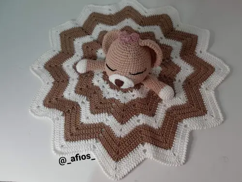 Naninha de Crochê - Ursa em Amigurumi