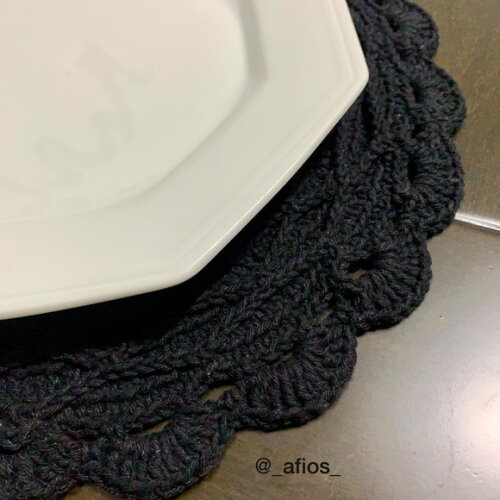 Sousplat Preto com Alto-relevo (jogo Americano) em Crochê