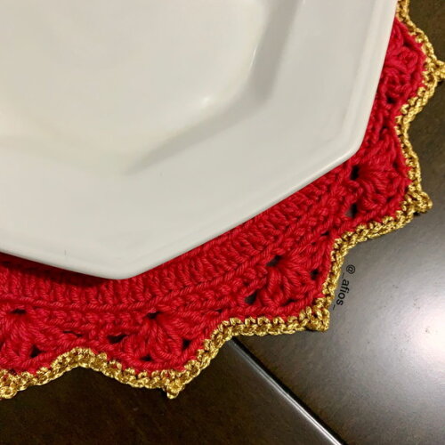 Sousplat Vermelho com Dourado (jogo Americano) em Crochê