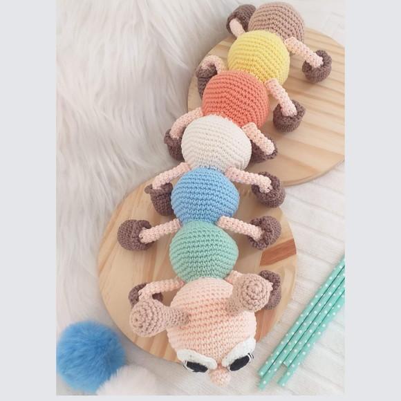 Bicho Sensorial Amigurumi para Bebês com Chocalho e Buzina
