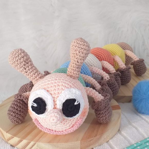 Bicho Sensorial Amigurumi para Bebês com Chocalho e Buzina