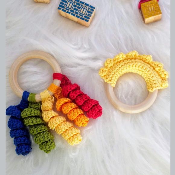 Kit com 2 Mordedores para Bebê com Argola e um chocalho amigurum