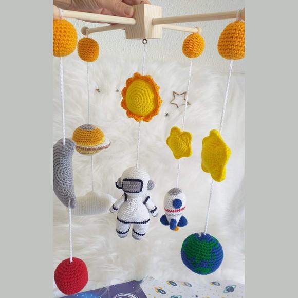 Móbile de Berço Amigurumi Personalizado Astronauta