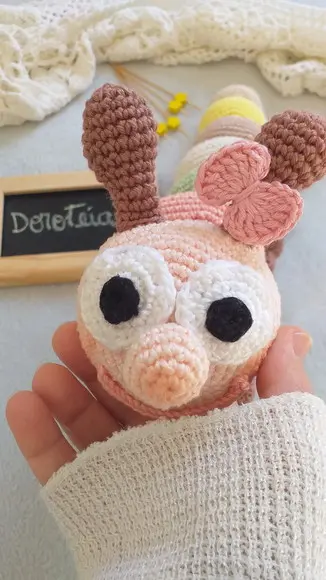 Bicho Sensorial Amigurumi para Bebês com Chocalho e Buzina