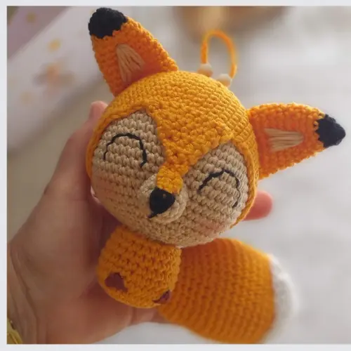 Raposa Amigurumi para Pendurar
