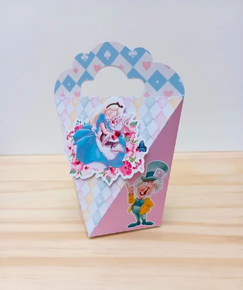 Caixa Coração Personalizada Alice no País das Maravilhas