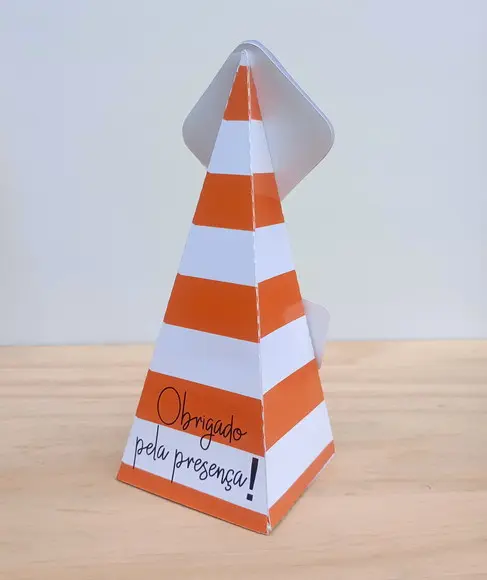 Caixa Pirâmide Construção Personalizada