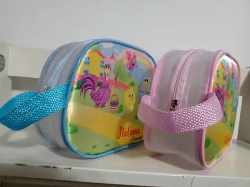 Maxi Necessaire Oval Galinha Pintadinha