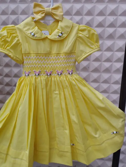 Vestido casinha de abelha bordado a mão