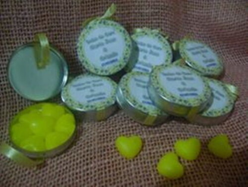 Latinha com mini corações