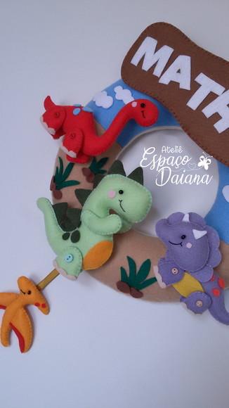 Guirlanda Porta Maternidade Dinossauros em Feltro Personalizada