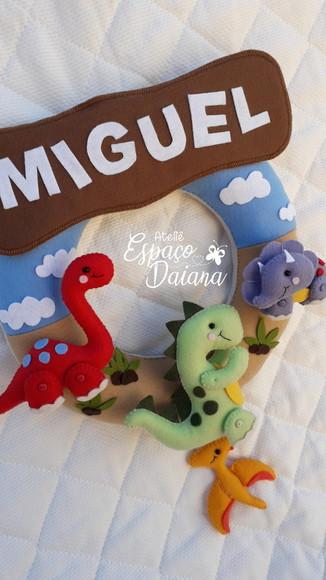 Guirlanda Porta Maternidade Dinossauros em Feltro Personalizada